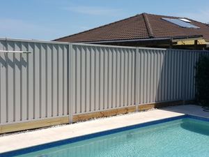 Aluminium flat top fencing