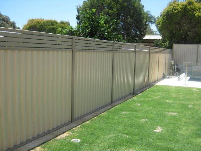 Colorbond fence panel with 300 mm slat inserts