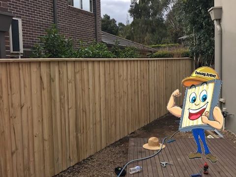 Lap & cap timber fencing