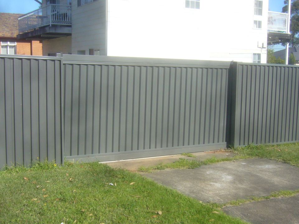 Sliding gates – automatic and manual