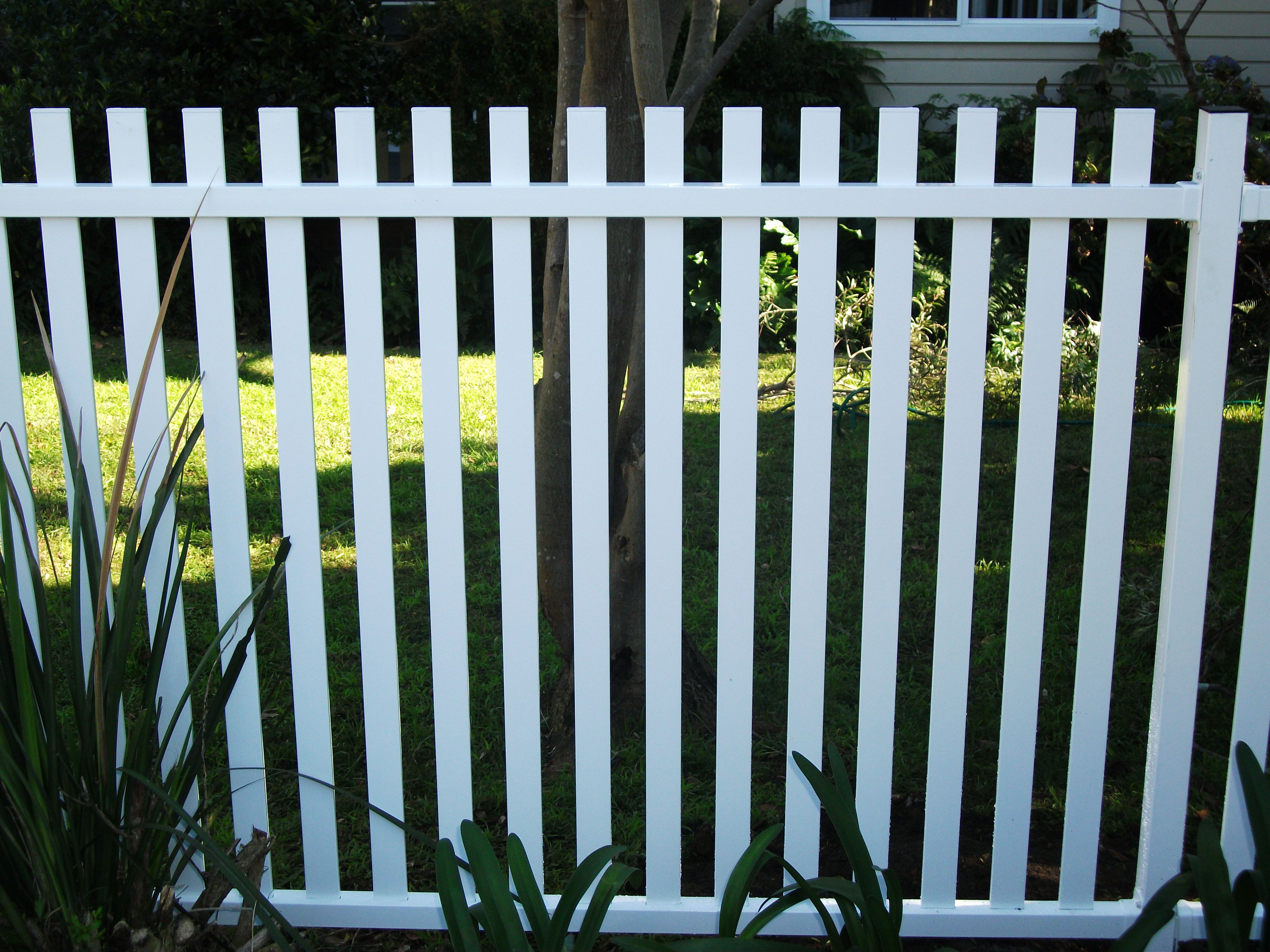 Vertical slat fencing