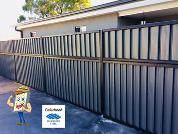 Dark aluminium horizontal slat fence on a house boundary with a matching corrugated bay
