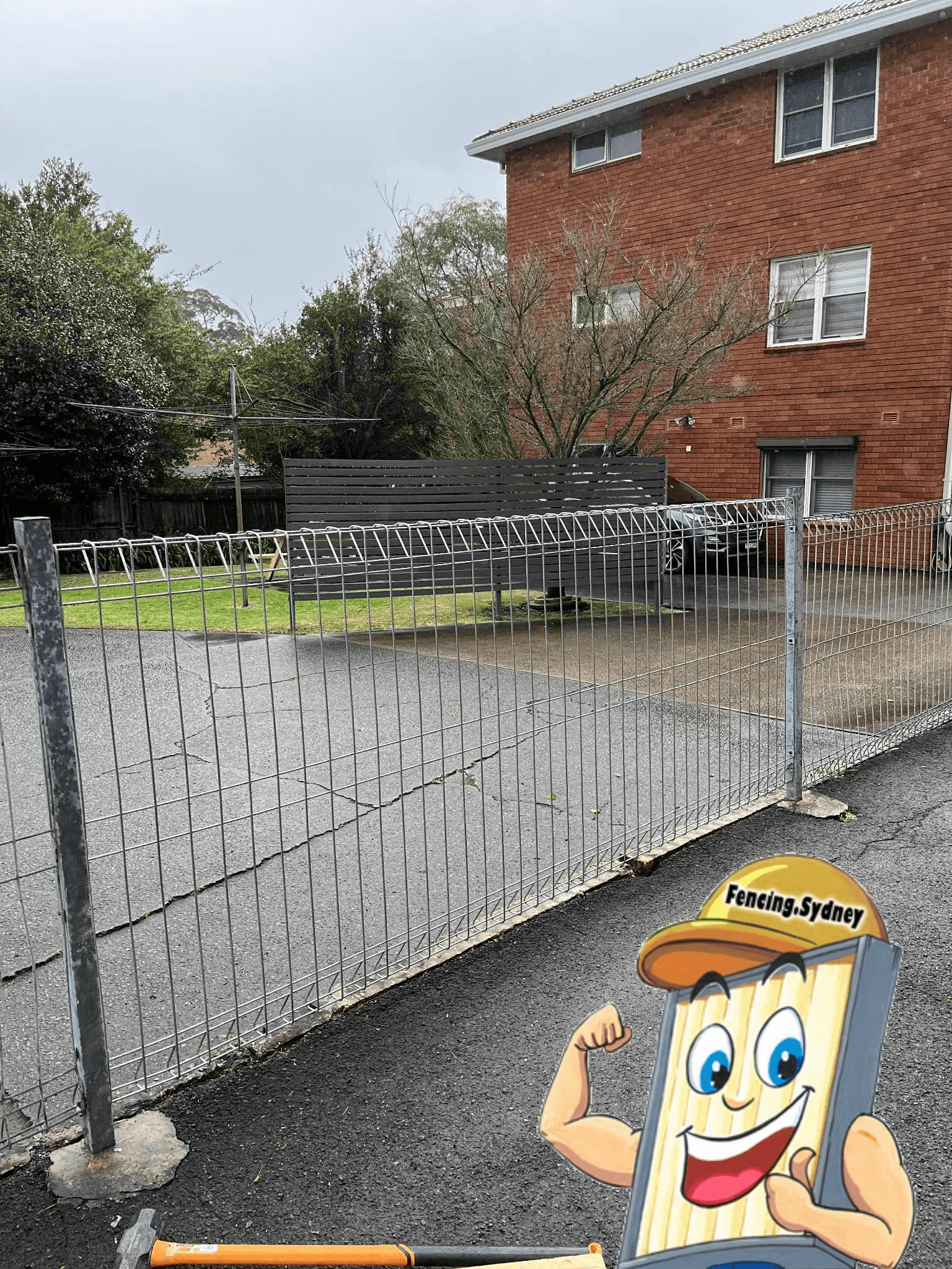 Mesh Roll Top tubular fence panel